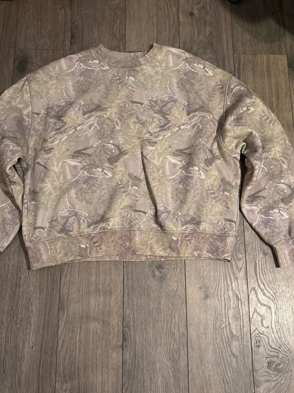 & Other Stories Men's Crewneck Sweatshirt in Taupe Camo